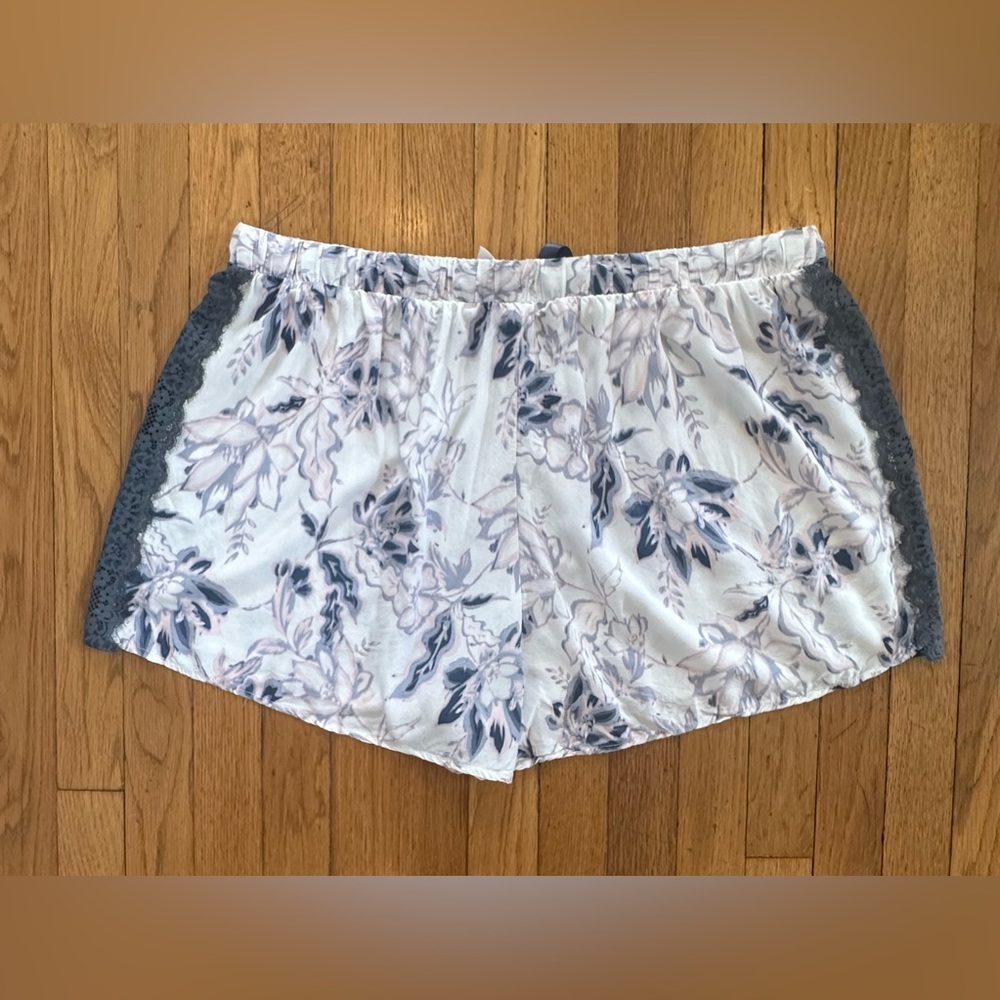 Cacique Sleepwear Woven Eyelash Lace-Trim Sleep Short. Size 18 - Picture 3 of 5